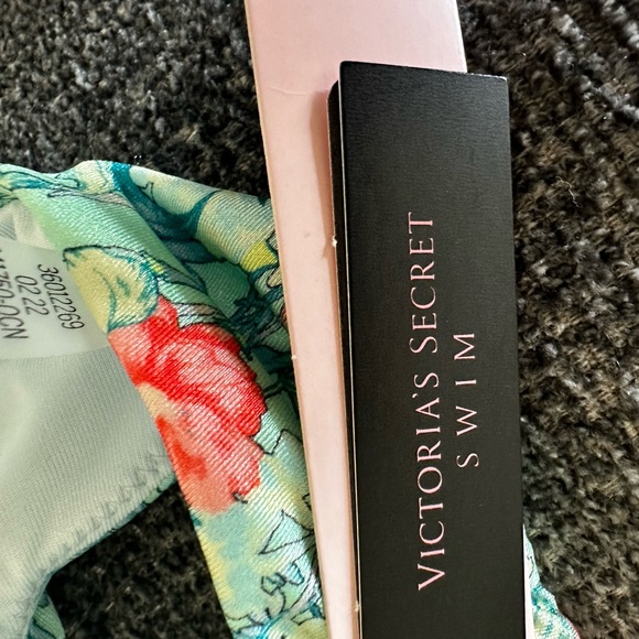 Victoria’s secret floral butterfly BOTTOMS only - Picture 11 of 16